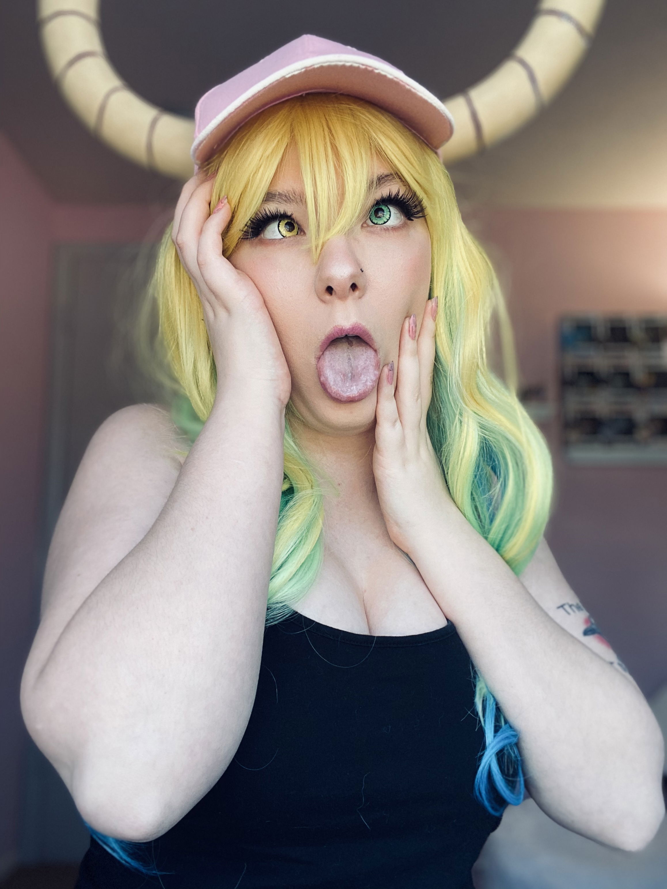 LilCinnamonRollCosplay profile avatar LilCinnamonRollCosplay profile avatar