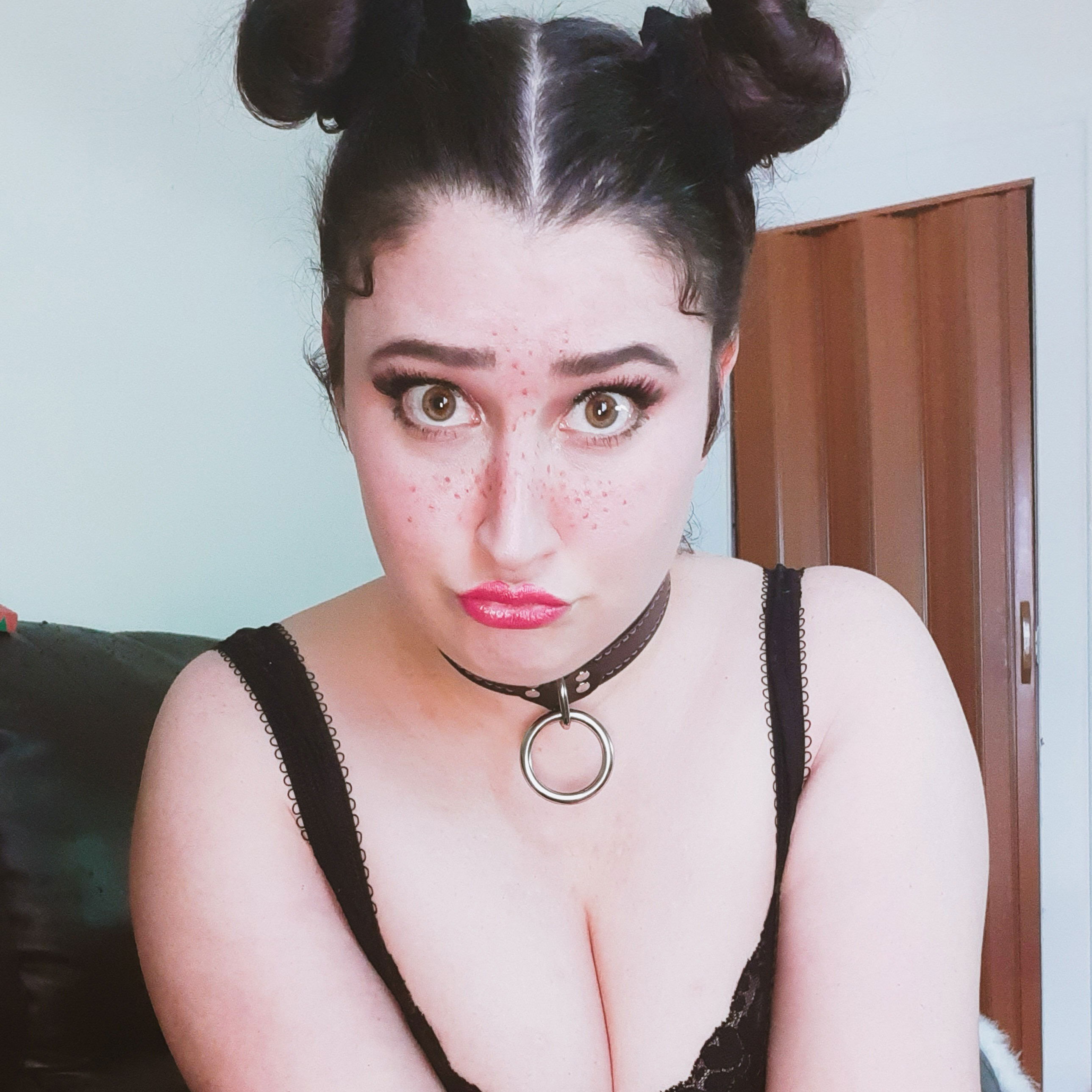 Hottemperedbrunette profile avatar